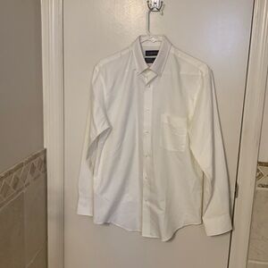 Men’s white/creme Covington button down dress shirt.